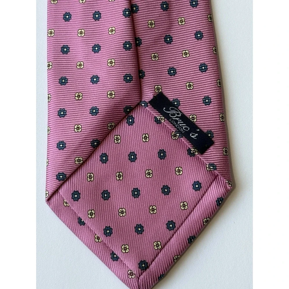 Bruc's London 100% Silk Tie - Made in Italy - Pink Floral - Designer - EUC